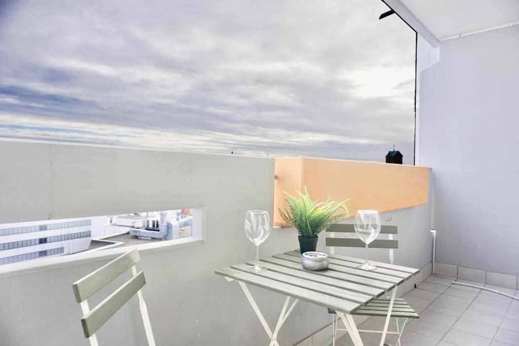 Neu Modernes Apartment In Top Lage, Free Parking Max 1,65M Hoehe Und 1,8M Breite Karlsruhe Luaran gambar