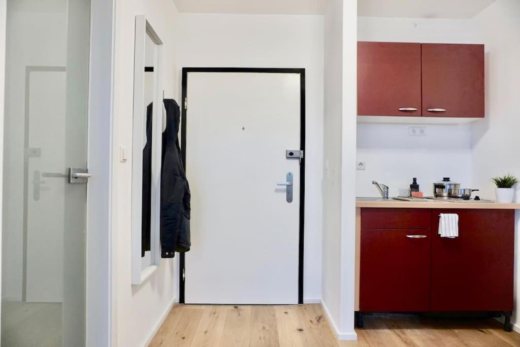 Neu Modernes Apartment In Top Lage, Free Parking Max 1,65M Hoehe Und 1,8M Breite Karlsruhe Luaran gambar