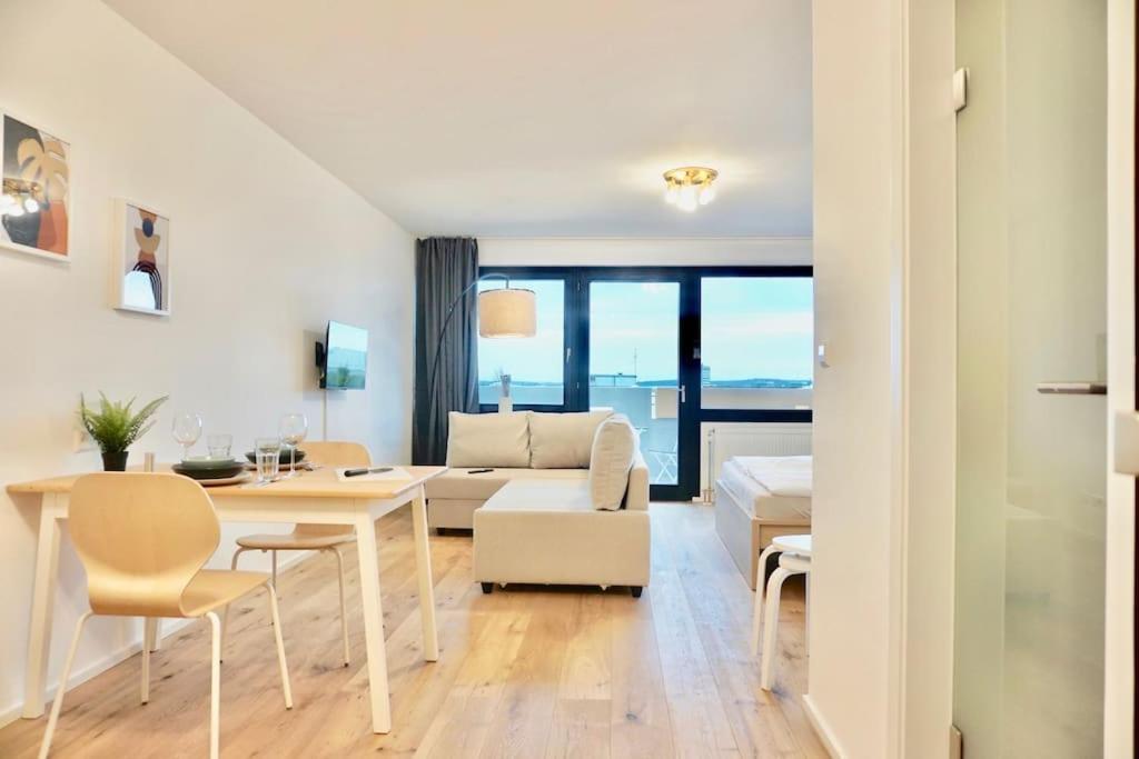 Neu Modernes Apartment In Top Lage, Free Parking Max 1,65M Hoehe Und 1,8M Breite Karlsruhe Luaran gambar