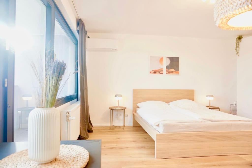 Neu Modernes Apartment In Top Lage, Free Parking Max 1,65M Hoehe Und 1,8M Breite Karlsruhe Luaran gambar