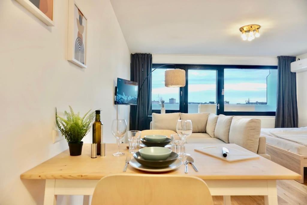 Neu Modernes Apartment In Top Lage, Free Parking Max 1,65M Hoehe Und 1,8M Breite Karlsruhe Luaran gambar