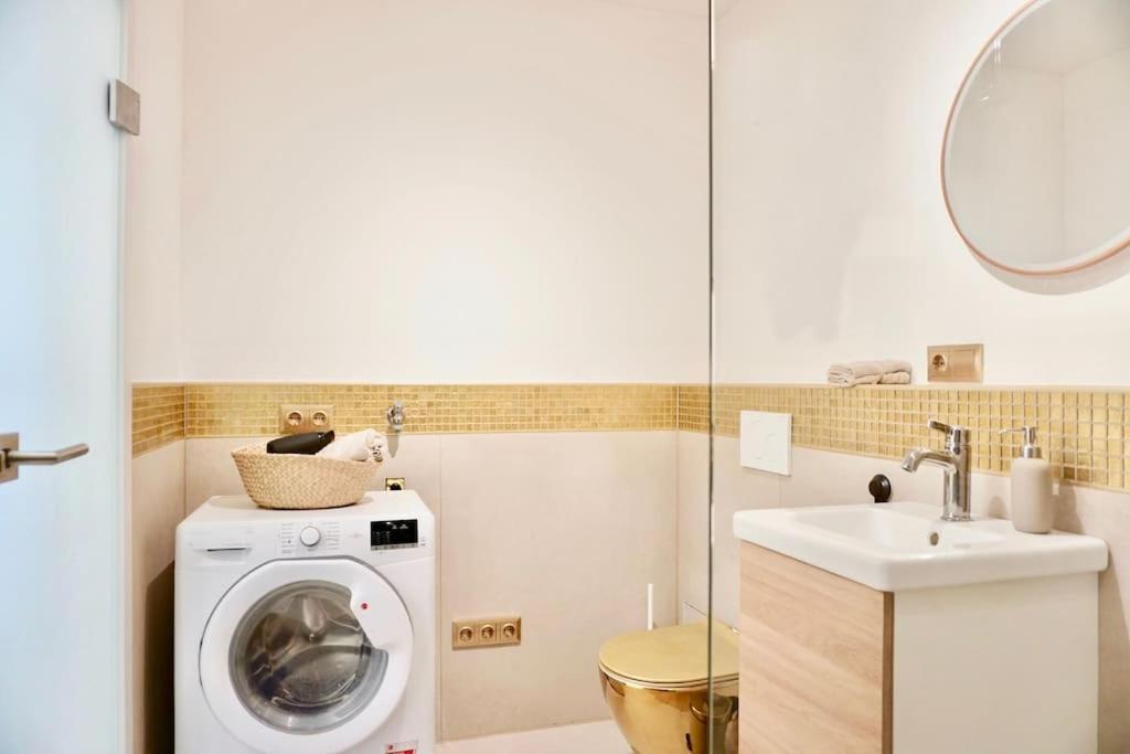 Neu Modernes Apartment In Top Lage, Free Parking Max 1,65M Hoehe Und 1,8M Breite Karlsruhe Luaran gambar