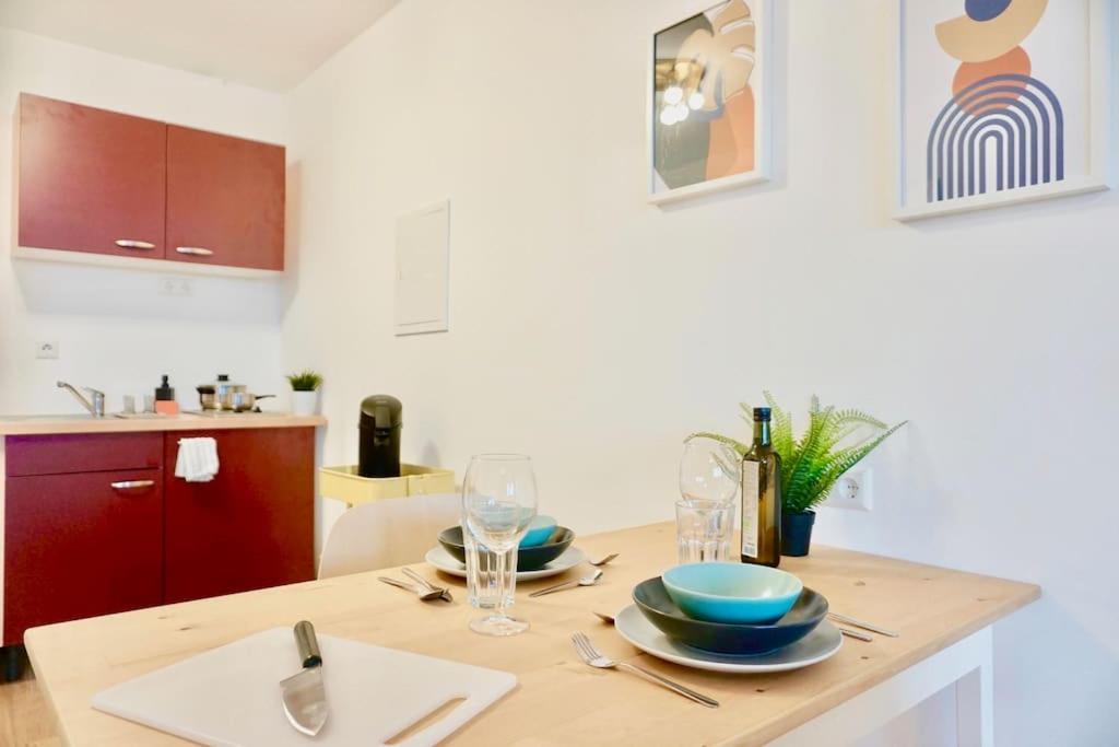 Neu Modernes Apartment In Top Lage, Free Parking Max 1,65M Hoehe Und 1,8M Breite Karlsruhe Luaran gambar