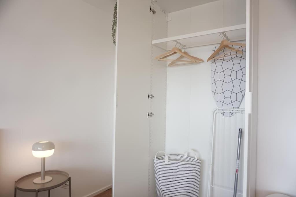 Neu Modernes Apartment In Top Lage, Free Parking Max 1,65M Hoehe Und 1,8M Breite Karlsruhe Luaran gambar