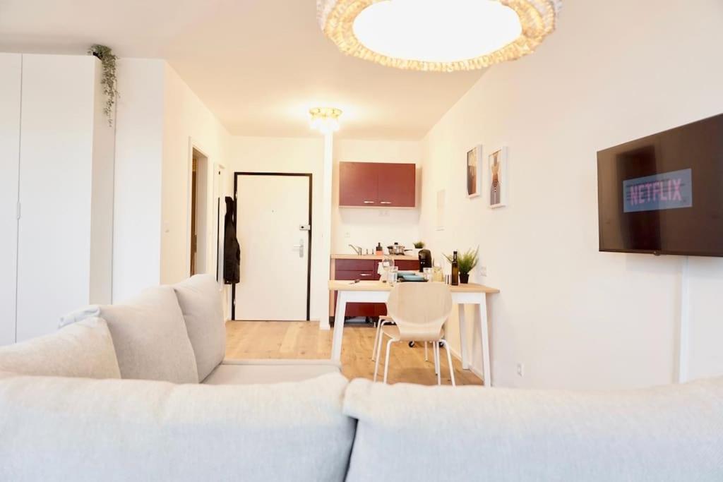 Neu Modernes Apartment In Top Lage, Free Parking Max 1,65M Hoehe Und 1,8M Breite Karlsruhe Luaran gambar