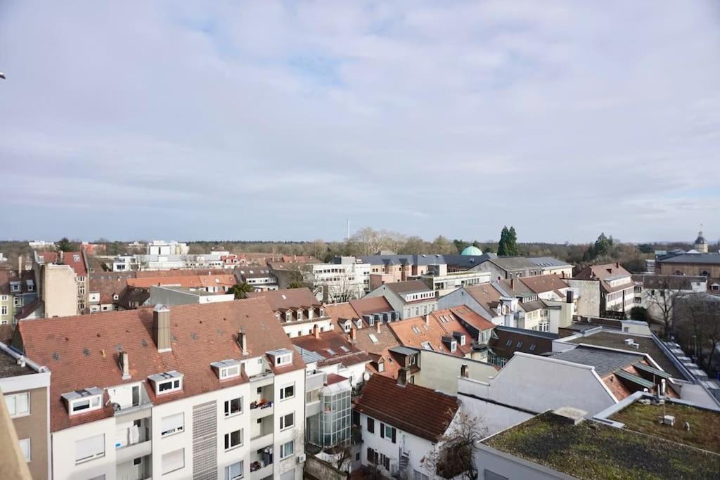 Neu Modernes Apartment In Top Lage, Free Parking Max 1,65M Hoehe Und 1,8M Breite Karlsruhe Luaran gambar