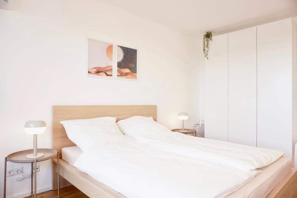 Neu Modernes Apartment In Top Lage, Free Parking Max 1,65M Hoehe Und 1,8M Breite Karlsruhe Luaran gambar