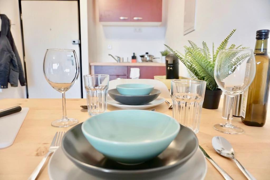 Neu Modernes Apartment In Top Lage, Free Parking Max 1,65M Hoehe Und 1,8M Breite Karlsruhe Luaran gambar