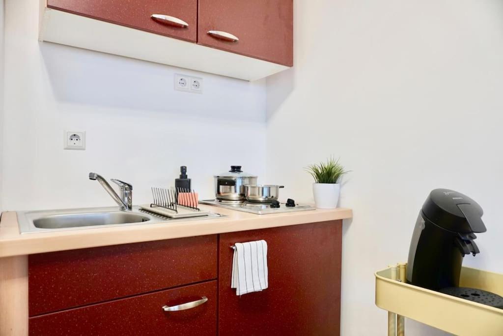 Neu Modernes Apartment In Top Lage, Free Parking Max 1,65M Hoehe Und 1,8M Breite Karlsruhe Luaran gambar